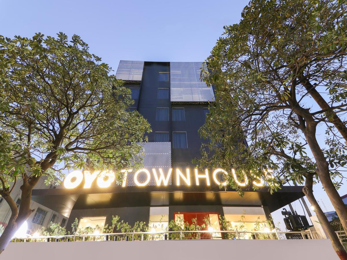 Oyo Townhouse 028 Corporate Suite Noida Zewnętrze zdjęcie